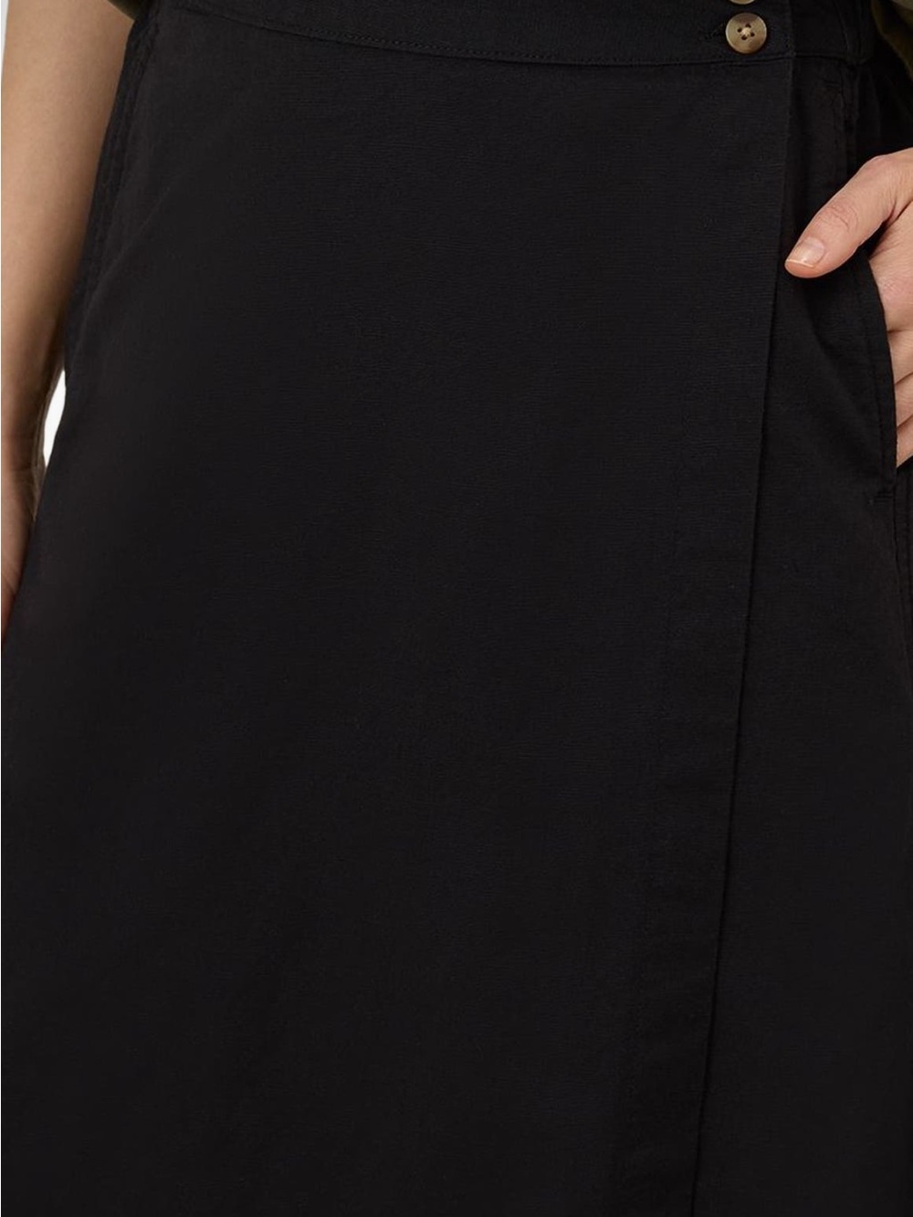 Classic Black Midi Skirt with Side Button Detail - Picture 4 of 6